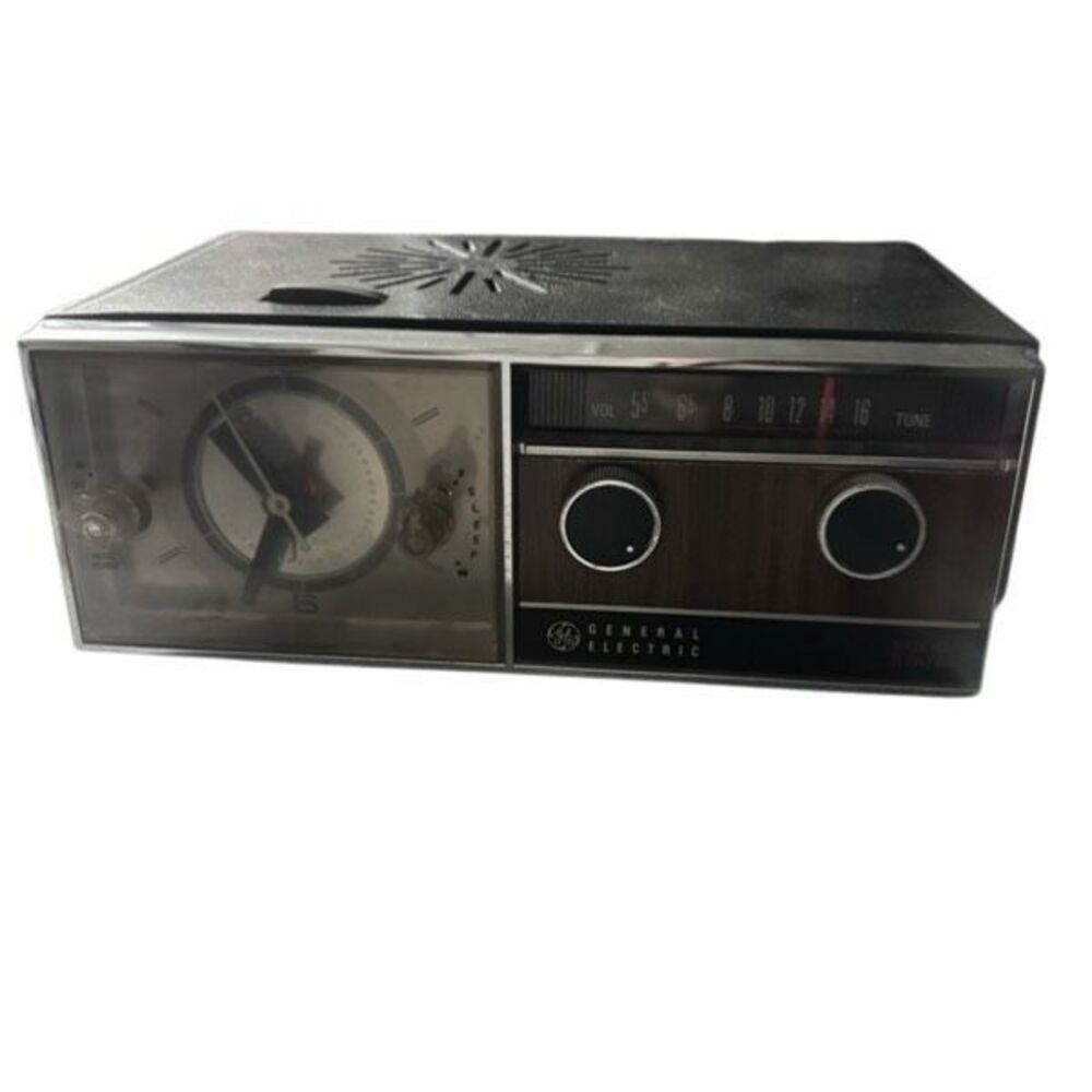 GE General Electric Vintage Model C550F Clock Radio *Read*